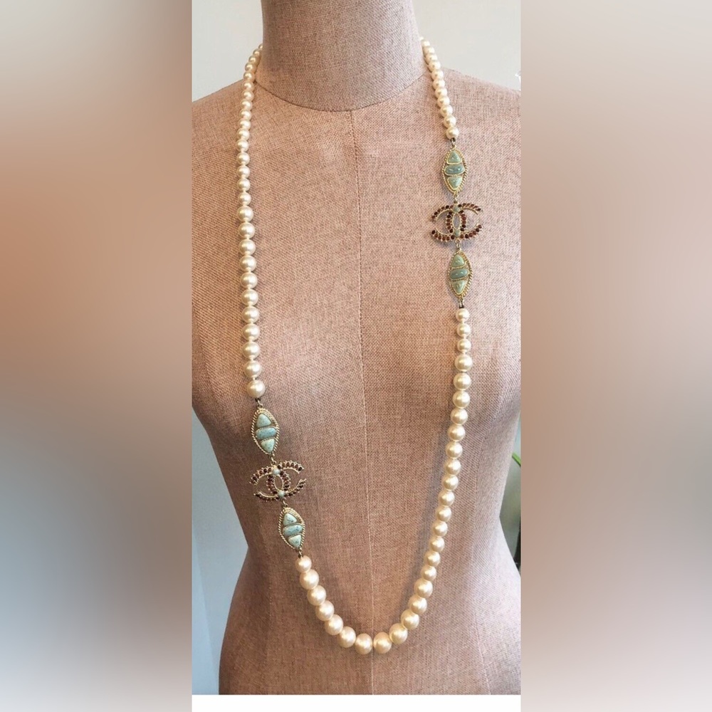 Chanel Paris Dallas Collection White Pearl & with Turquoise & Ruby Red CC - Picture 10 of 10